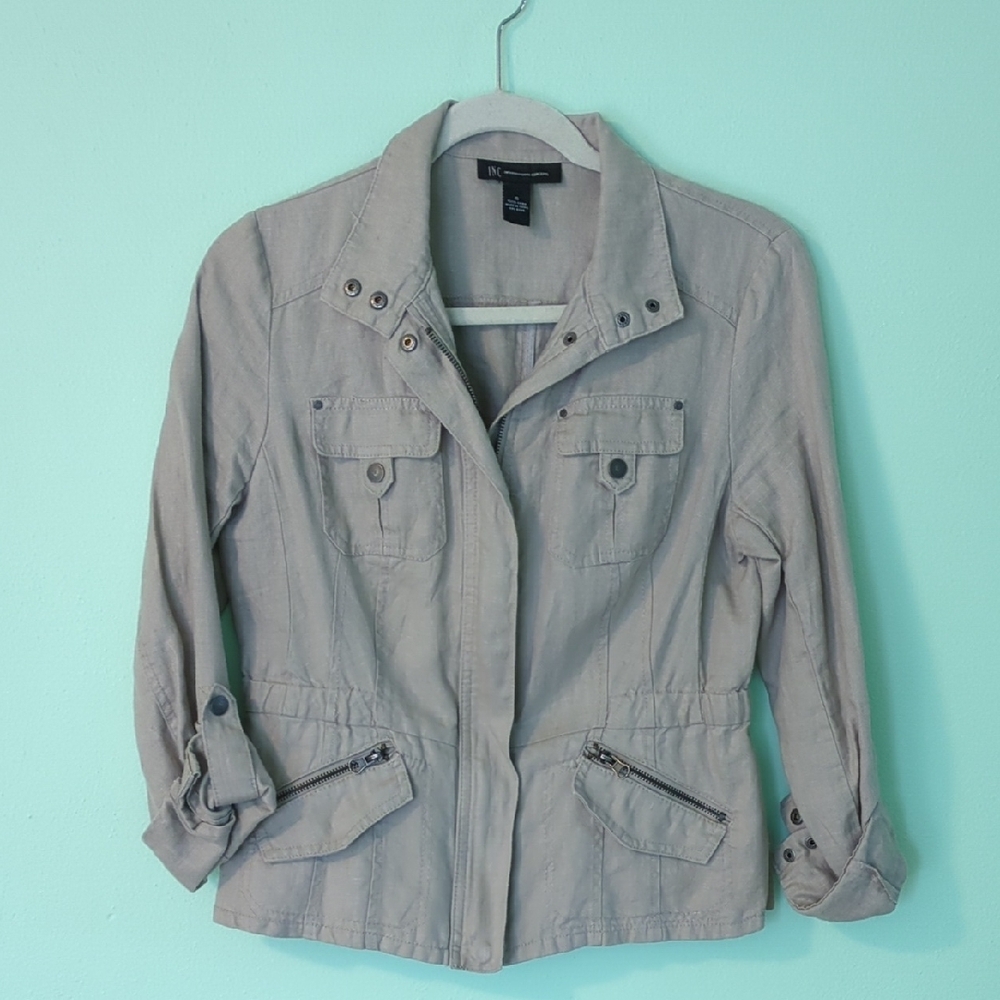 Tan Utility Jacket with Three-Quarter Sleeves and Zipper Closure